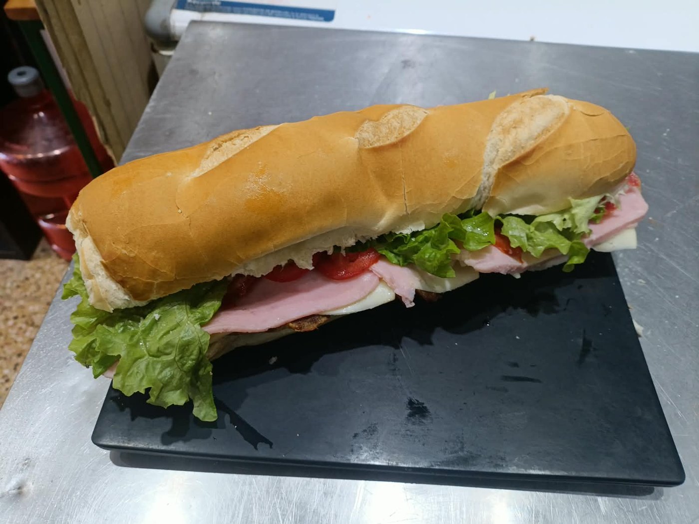 Sándwich de El Punto servido en el local